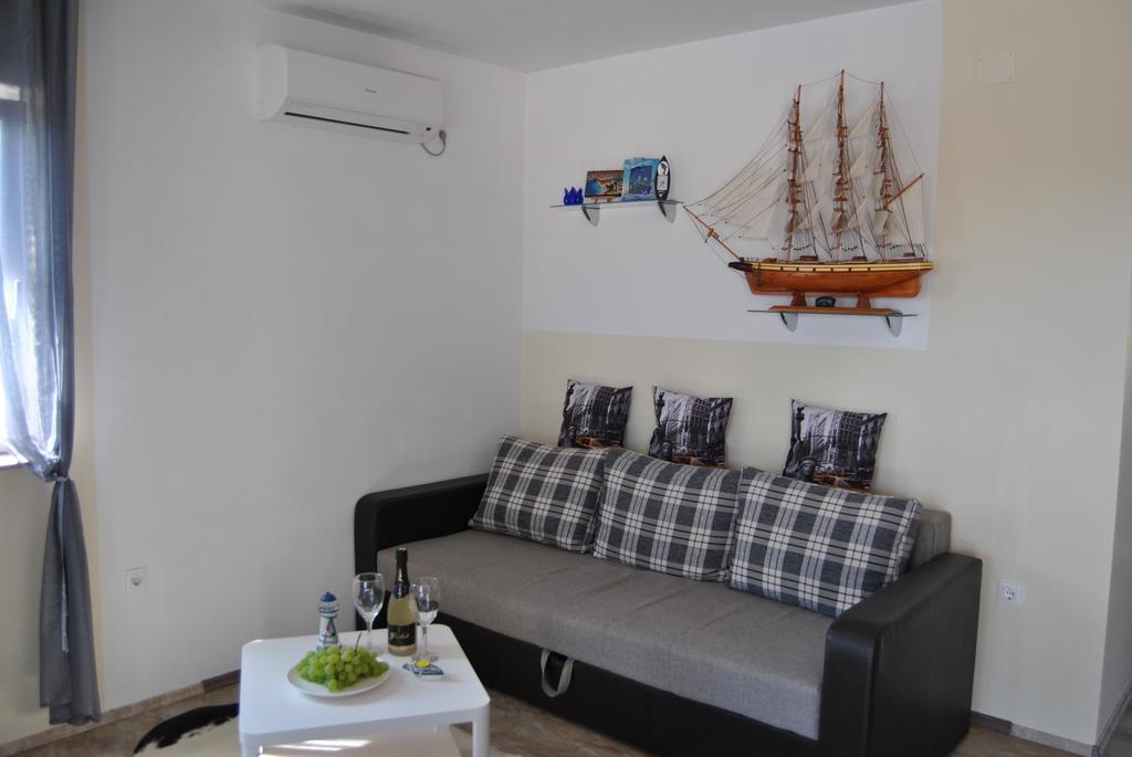 House With Swimming Pool Blue Diamond Apartment ปอฟเลียนา ภายนอก รูปภาพ